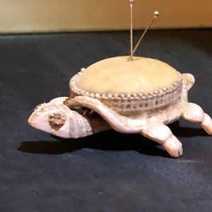 Beautiful Mid 20th Century Florenza Nodder Turtle Pin Cushion